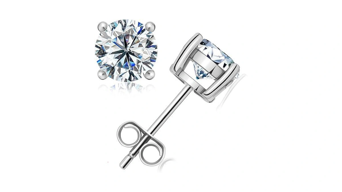 Amazon deal: Samiovj Moissanite Stud Earrings For Women 0...