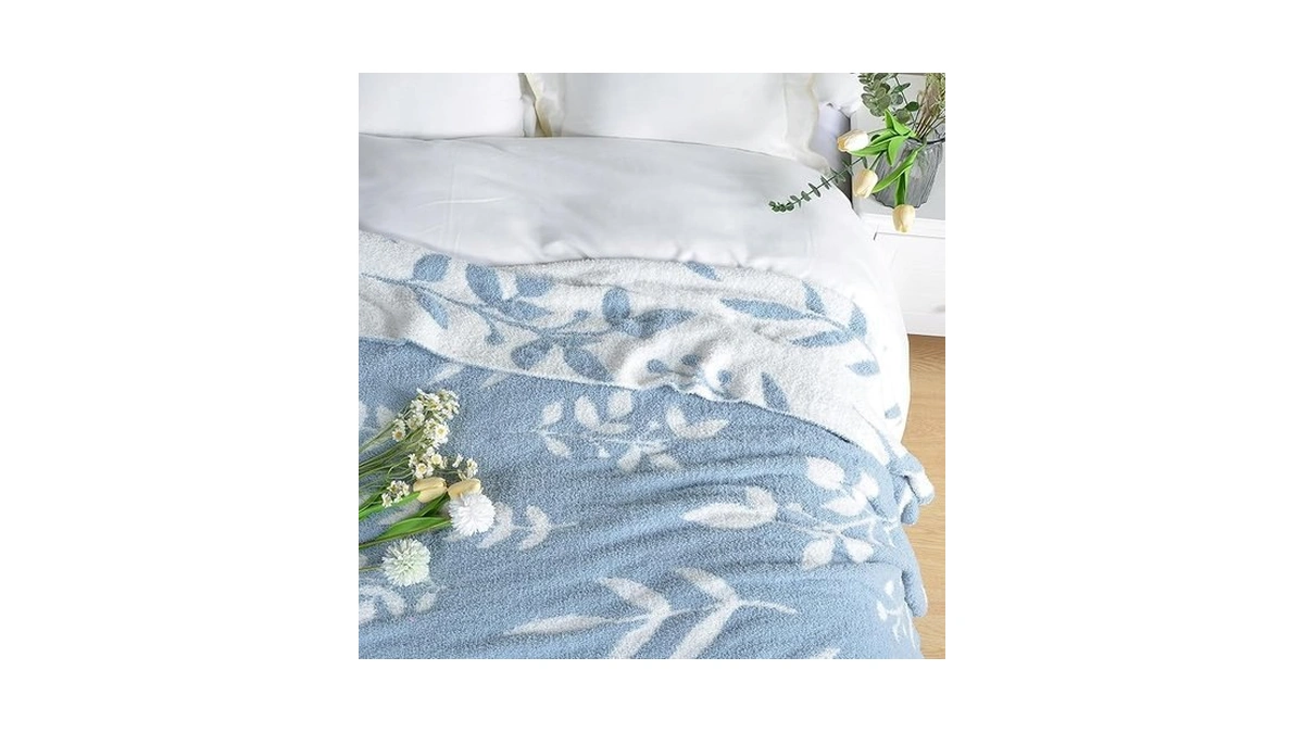 Amazon code: Leaf Pattern Throw Blanket Soft Cozy Spr