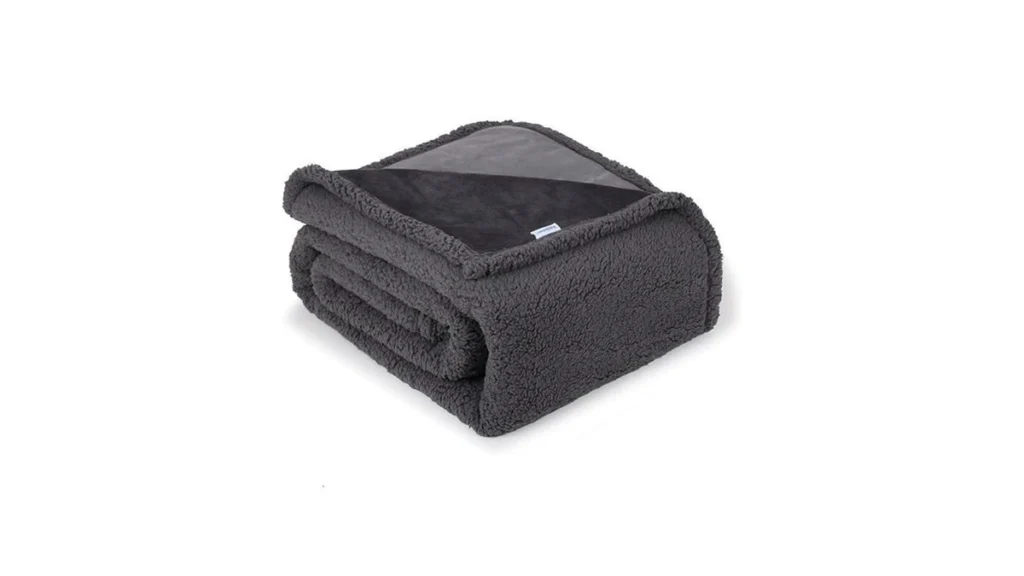 Amazon code: Zakapaws Waterproof Dog Blanket For Medi