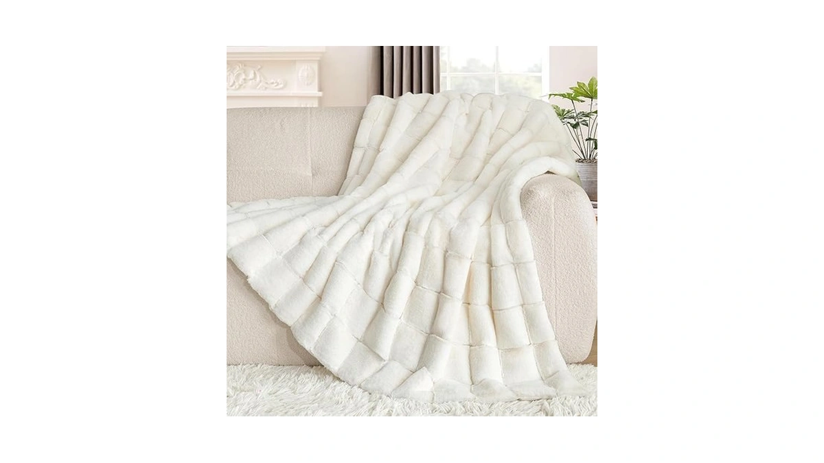 Amazon code: Touchat Faux Fur Throw Blanket Luxury 10