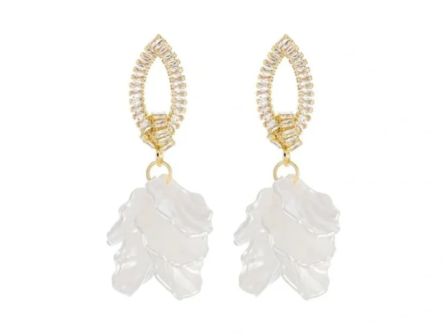 Sylph White Flower Earrings Lightweight Floral… Code