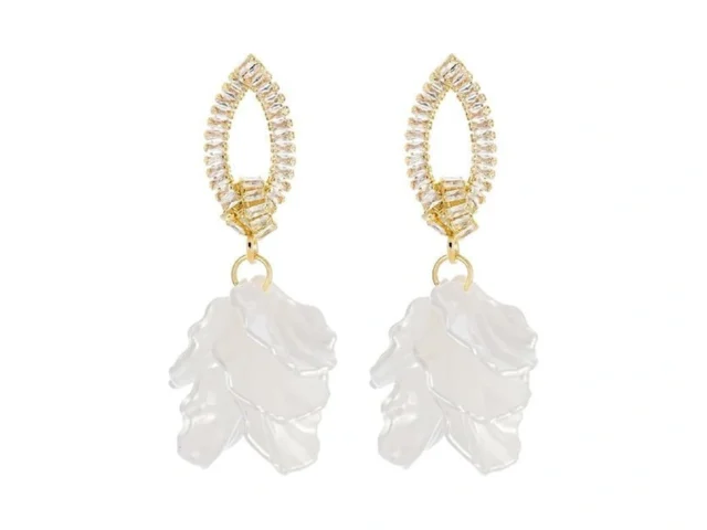 Sylph White Flower Earrings Lightweight Floral… Code