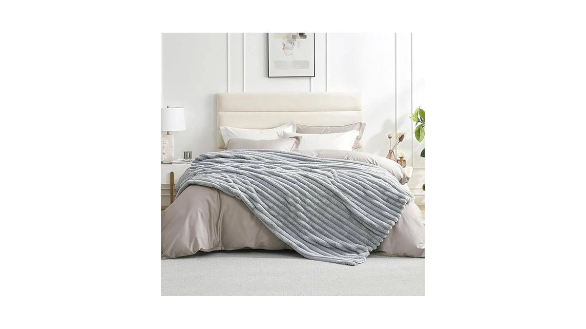Amélie Home Faux Fur Throw Blanket For Couch Cozy... - Coupon