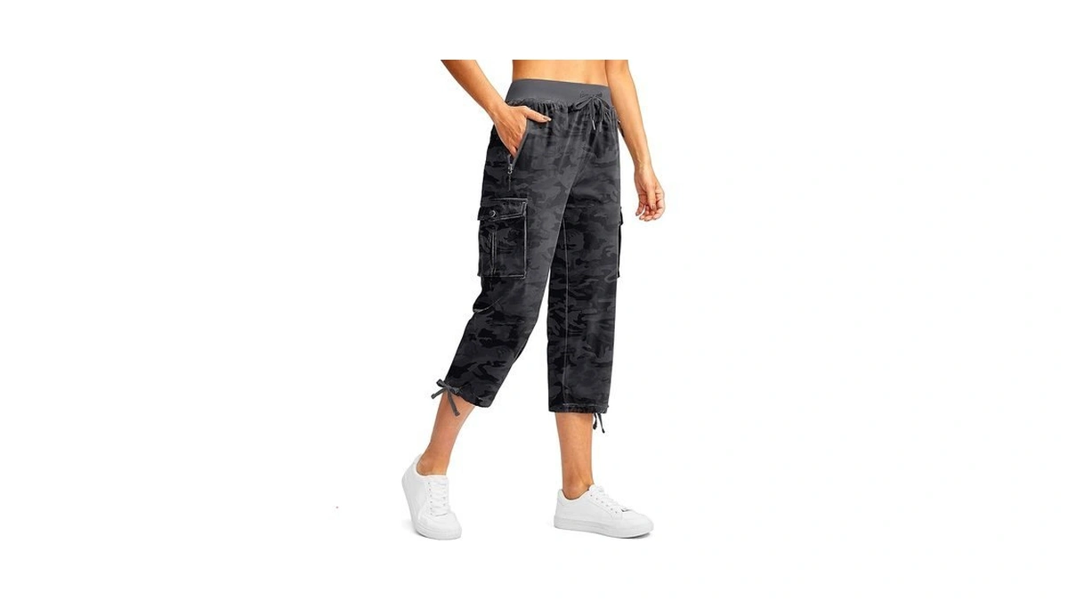 Soothfeel Women's Cargo Capris Pants With 6 Pockets Lightweight Quick