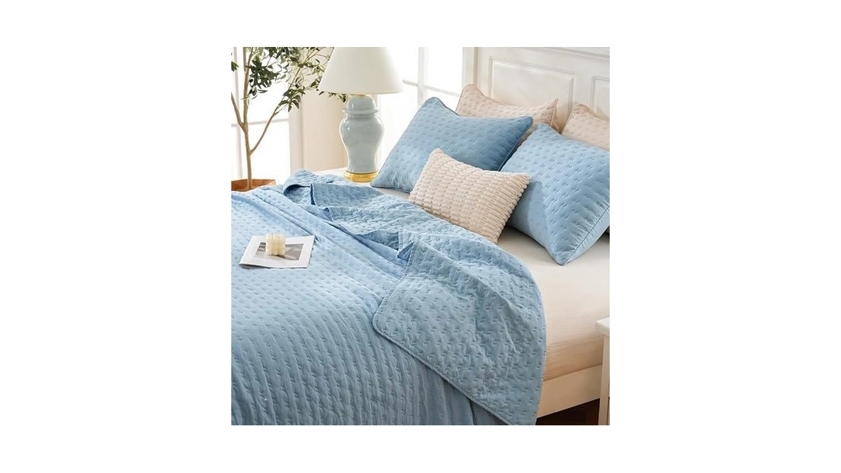 Hisnug Blue Quilt Bedding Set With Pillow Shams, Breathable Lightweight