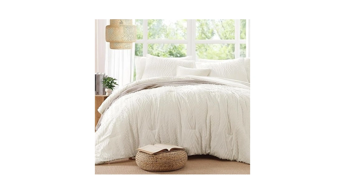 Amberspace Queen Comforter Set White, Tufted Boho Bedding Farmhouse Bed