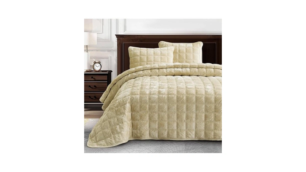 Chezmoi Collection Piers Beige Velvet Quilt Oversized King Set, 3-piece