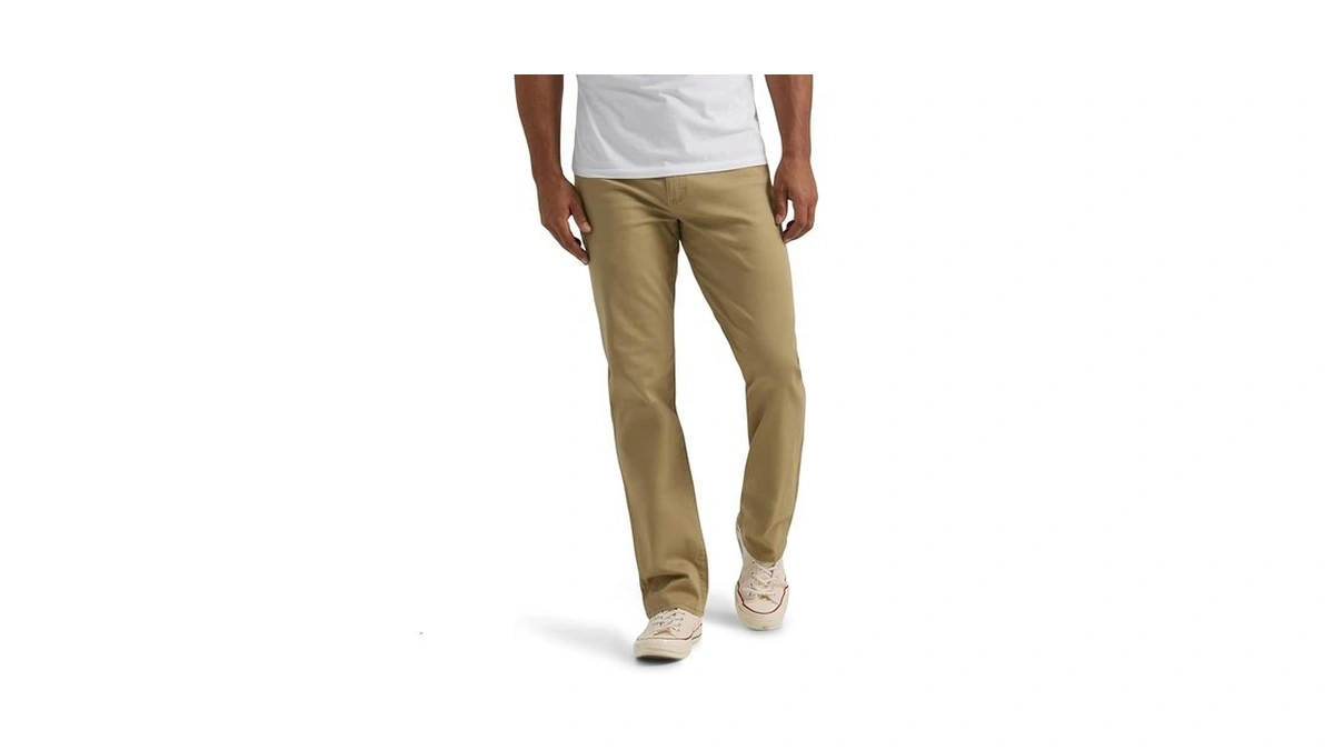 Lee Men's Extreme Motion Relaxed Straight Jean Kansas City Khaki