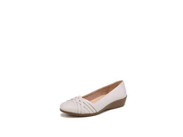 Lifestride Women's Incredible Ballet Flat Vanilla Synthetic 5.5 M