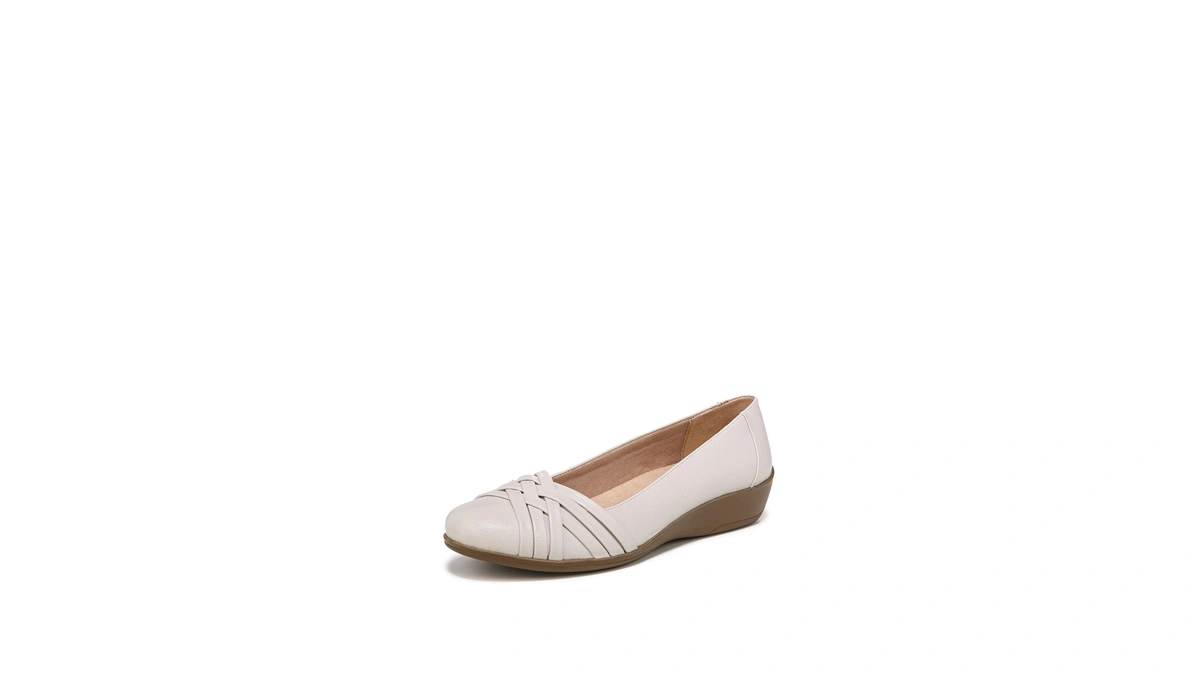 Lifestride Women's Incredible Ballet Flat Vanilla Synthetic 5.5 M