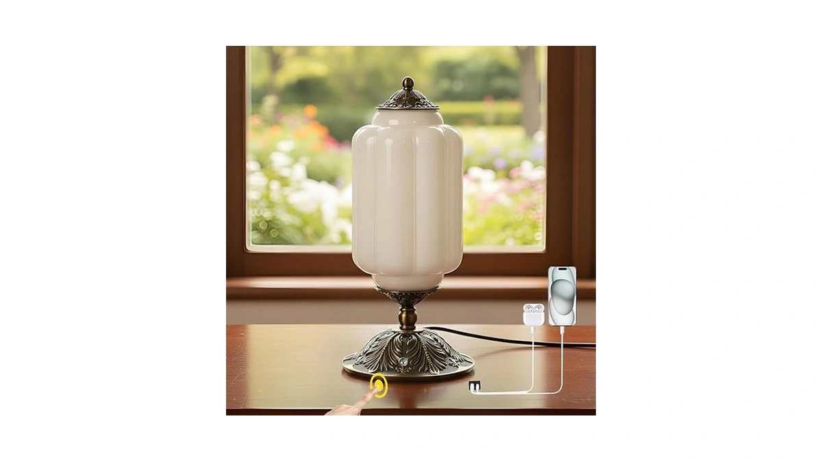 Yesids Vintage Touch Bedside Table Lamp, Elegant Green Glass Bedside