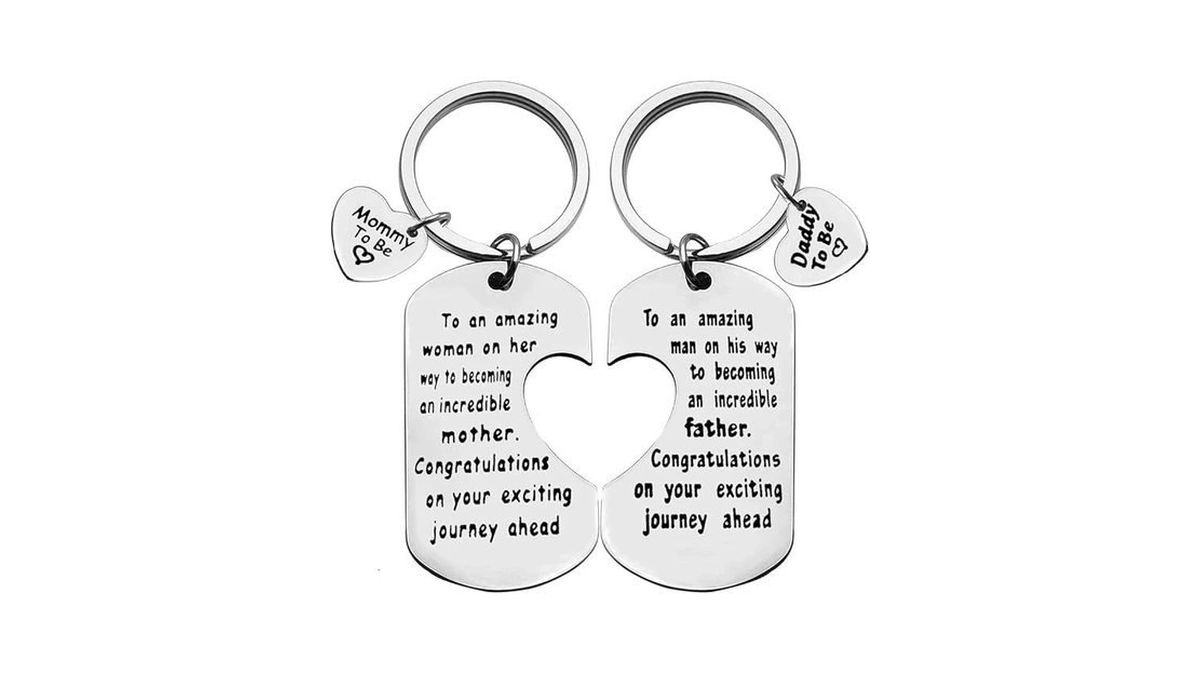 Mom To Be Gifts - Pregnancy Announcement Keychain Set For