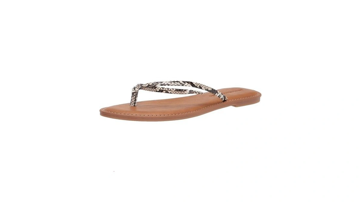 Amazon Essentials Women's Thong Sandal, Black White Snake Print, 12.5