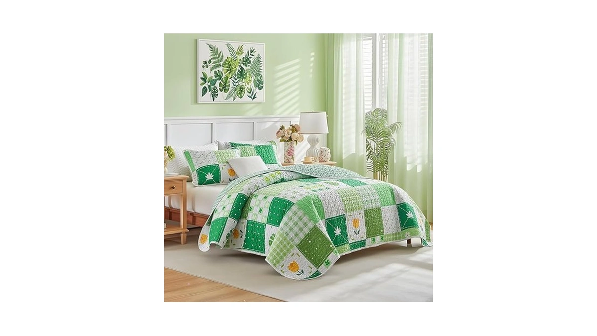 Patchwork Quilt Set King Size 3 Pieces Green White Pink