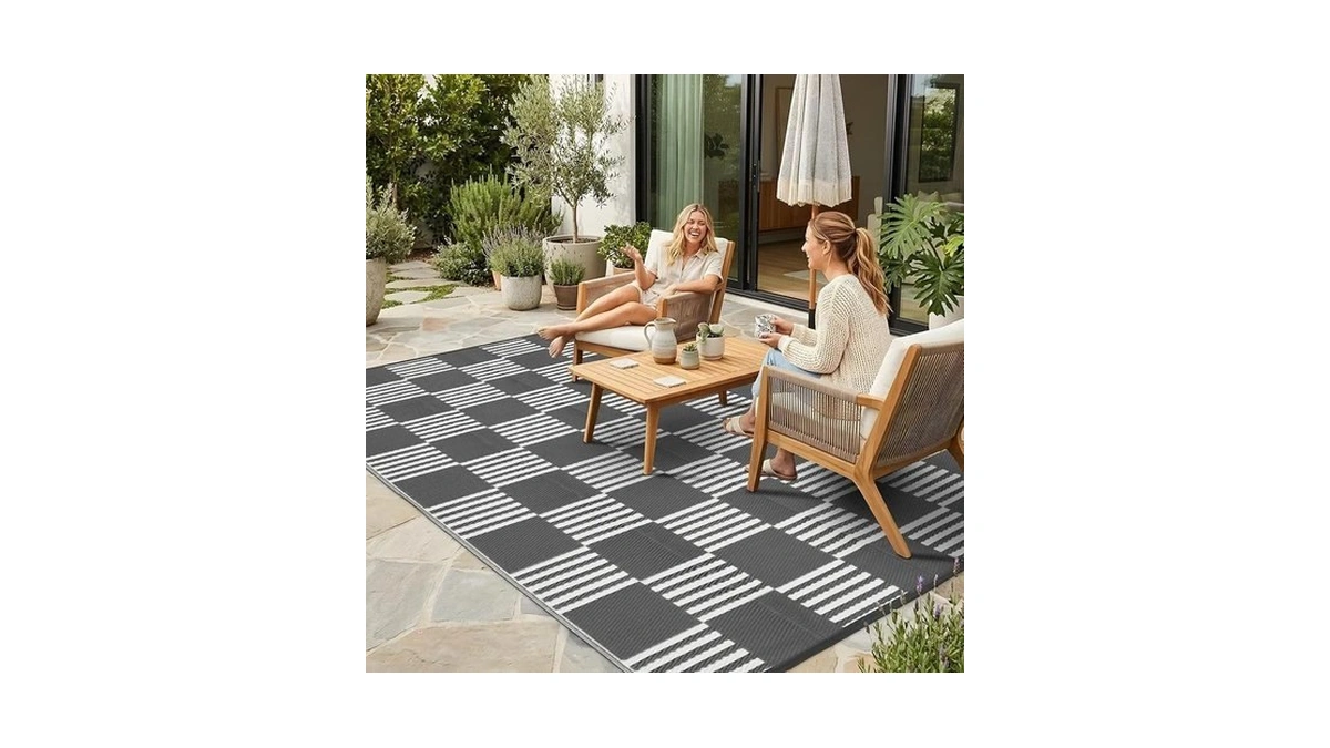 Garvee Waterproof Outdoor Rug 6x9, Checkered Foldable Plastic Straw Patio
