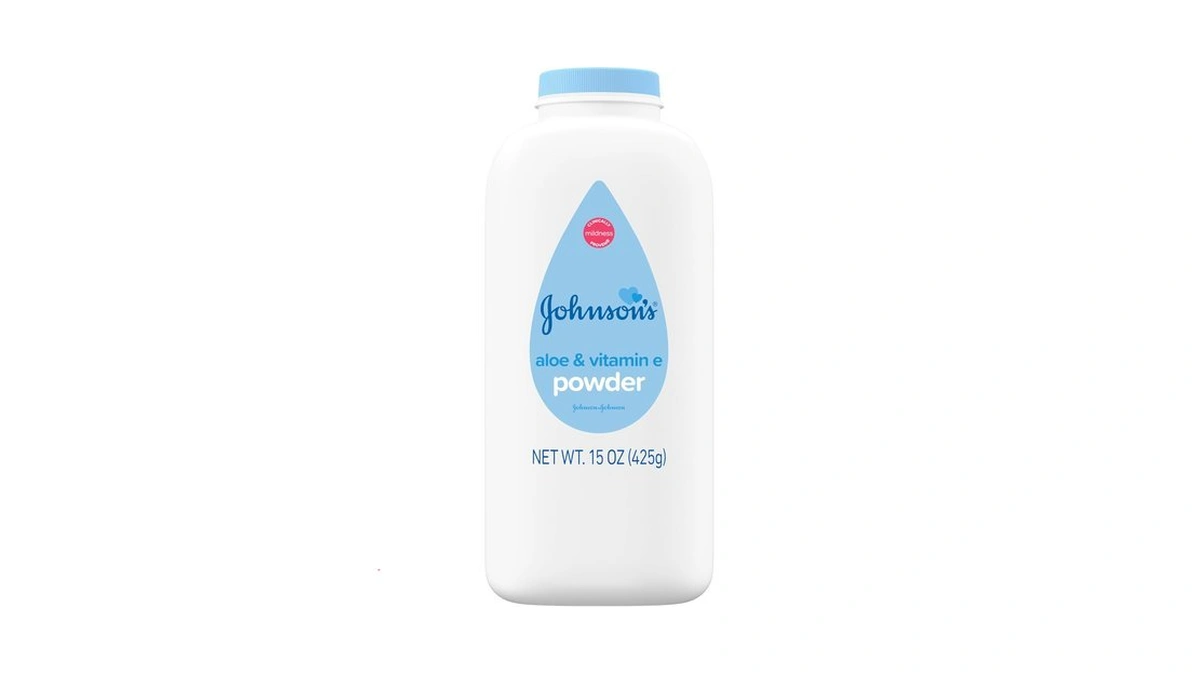 Johnson's Baby Powder With Naturally Derived Cornstarch, Aloe & Vitamin