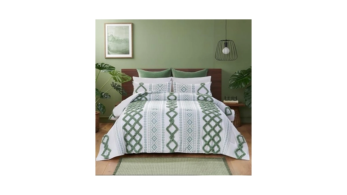 Move Over 7 Pieces Green Tufted Bed In A Bag