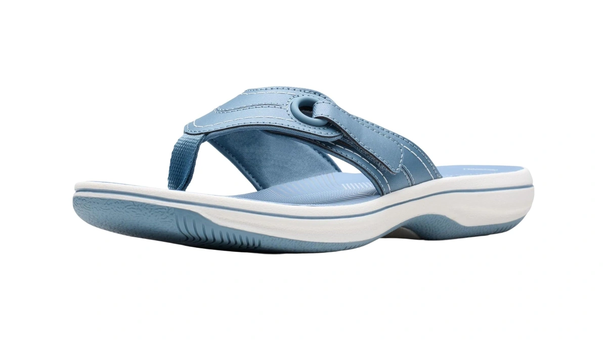 Clarks Women's Breeze Reyna Cloudsteppers Flip-flop, Denim Synthetic, 8