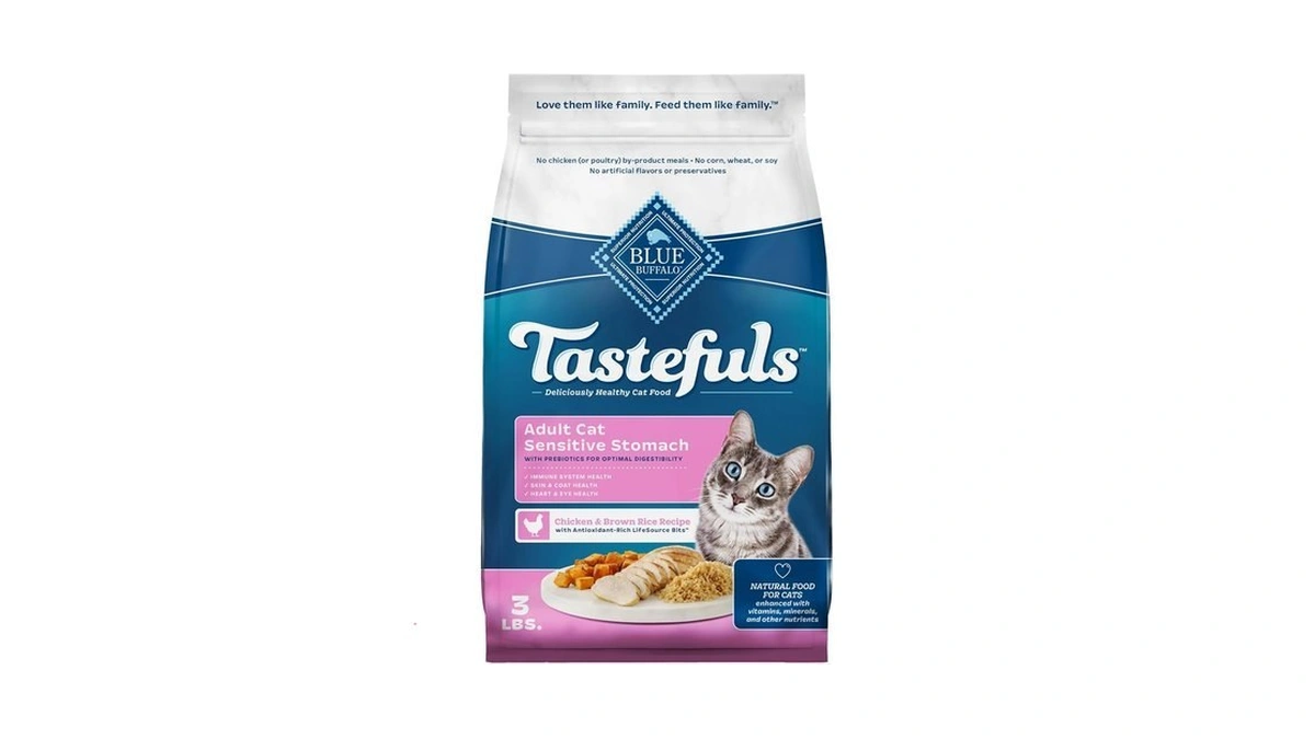 Blue Buffalo Tastefuls Natural Dry Food For Adult Cats, Sensitive