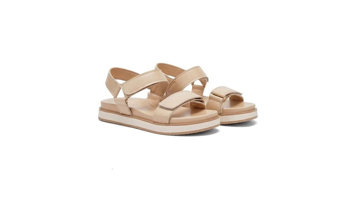 Coutgo Womens Flat Sandals Arch Support Adjustable Strap Sandals Comfort