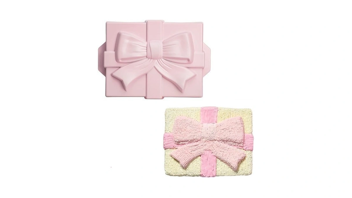 Paris Hilton Gift Box With Bow Cake Pan, Cast Aluminum