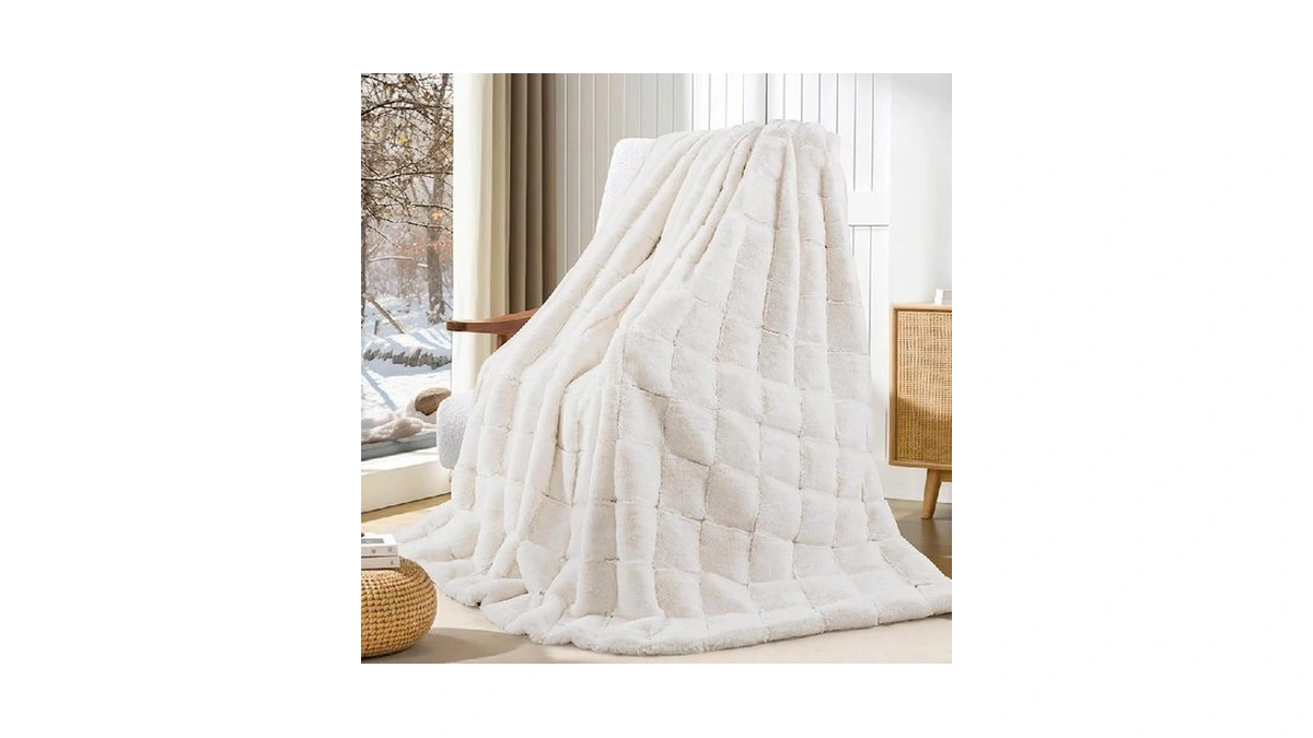 Touchat Faux Fur Throw Blanket, Luxury 1000gsm Ultra Thick Warm