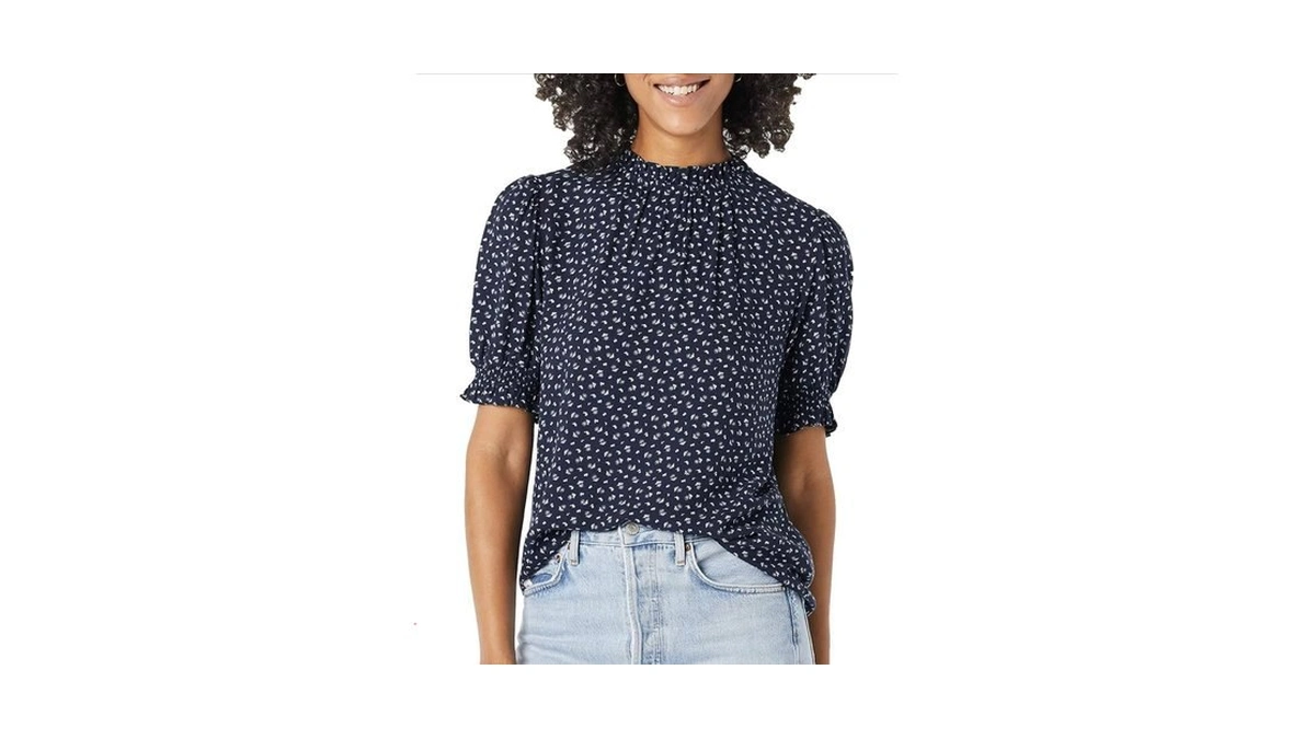 Amazon Essentials Women's Fluid Twill Short Puff Sleeve Ruffle Smocked
