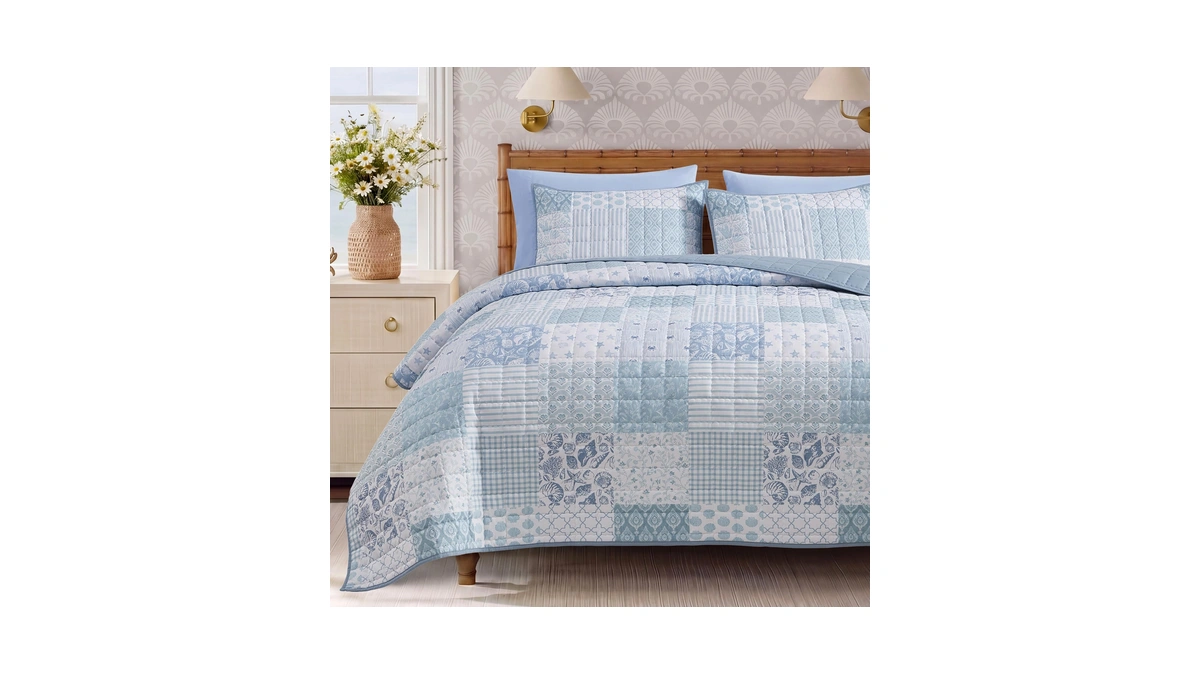 Bloomhaven Quilt Set Queen Size, Patchwork Sea Blue Floral Quilt