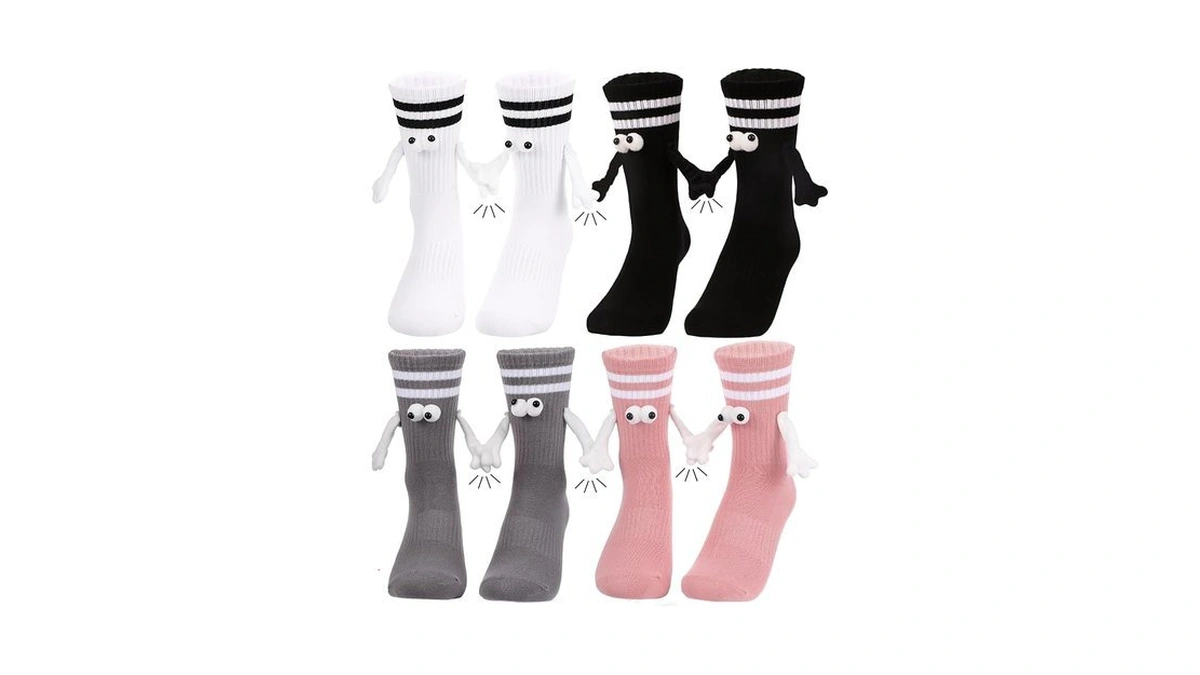 Scenicamp 4 Pairs Magnetic Holding Hands Socks Novelty Striped Crew
