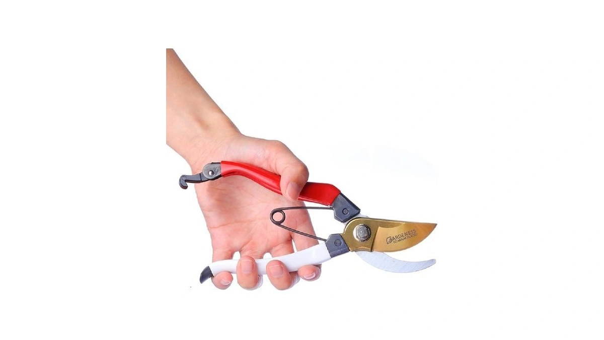 Gardeness Titanium Pruning Shears, Lightweight Sk5 Bypass Garden Secateurs –