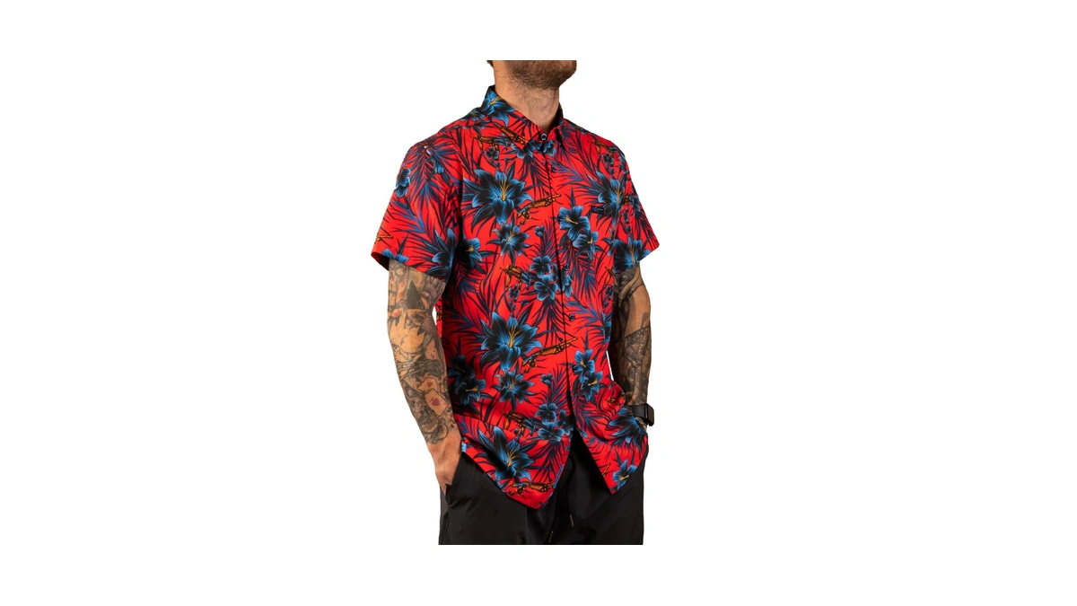 Retro Rifle Men’s Short Sleeve Button Down Shirt - Close