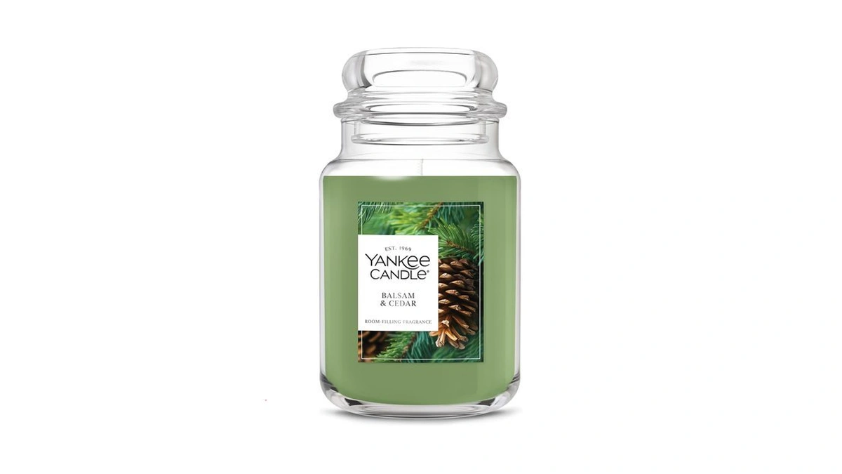Yankee Candle Balsam & Cedar, Scented Candle, 22oz Large Jar