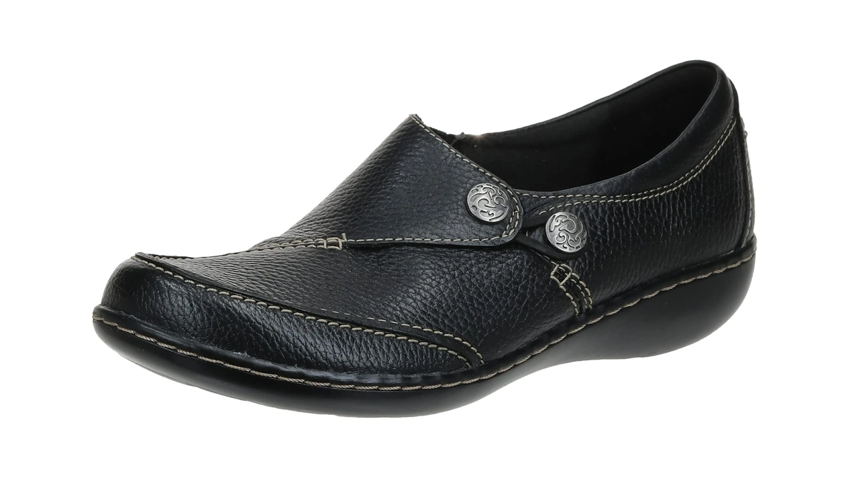 Clarks Women's Ashland Lane Q Slip-on Loafer, Black, 6 2w