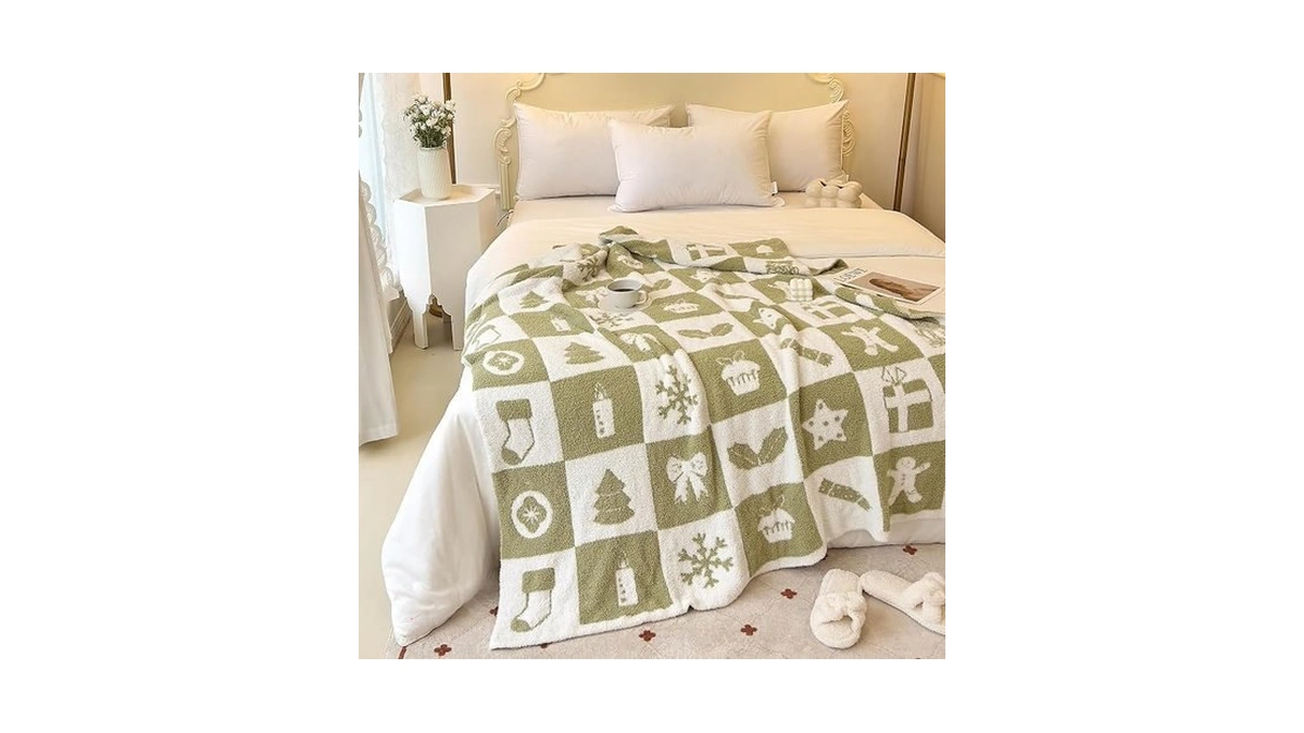 Andreannie Ultra Cozy Christmas Throw Blanket Microfiber Polyester Snowflake Pattern