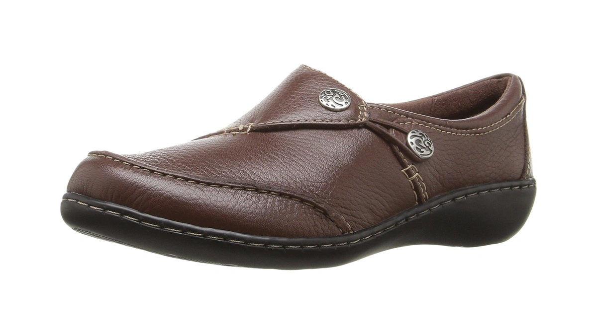Clarks Women's Ashland Lane Q Slip-on Loafer, Redwood, 5 M