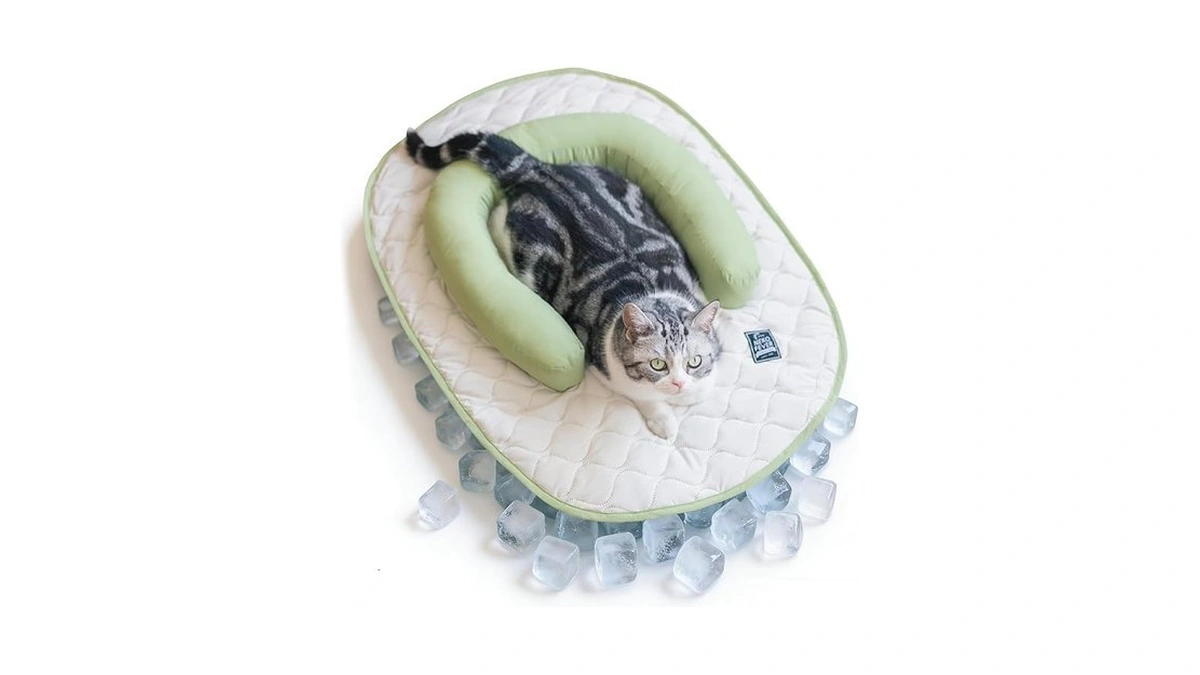 Urnat Cat Cooling Bed Mat, Breathable Summer Non-slip Cushion Pad