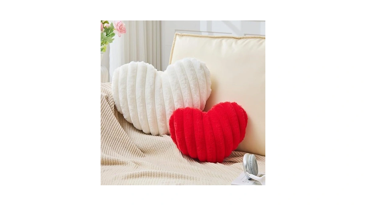 Vdoioe 2pcs Heart Pillow Red White Throw Pillows Decorative Pillows.heart