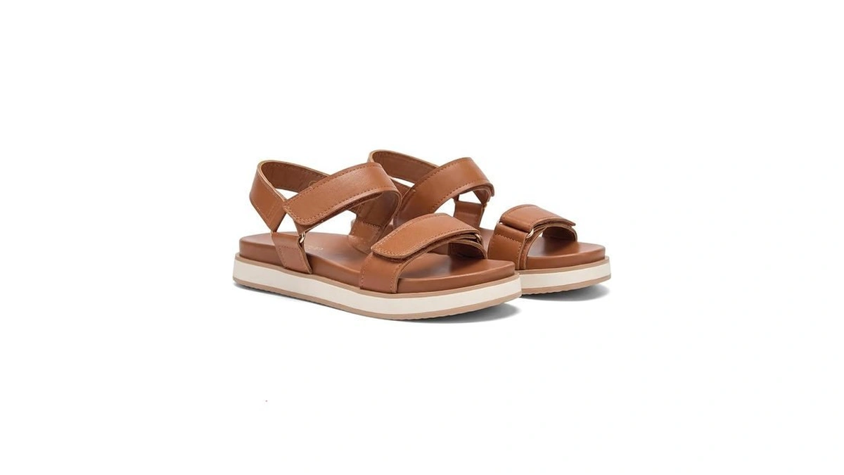 Coutgo Womens Flat Sandals Arch Support Adjustable Strap Sandals Comfort
