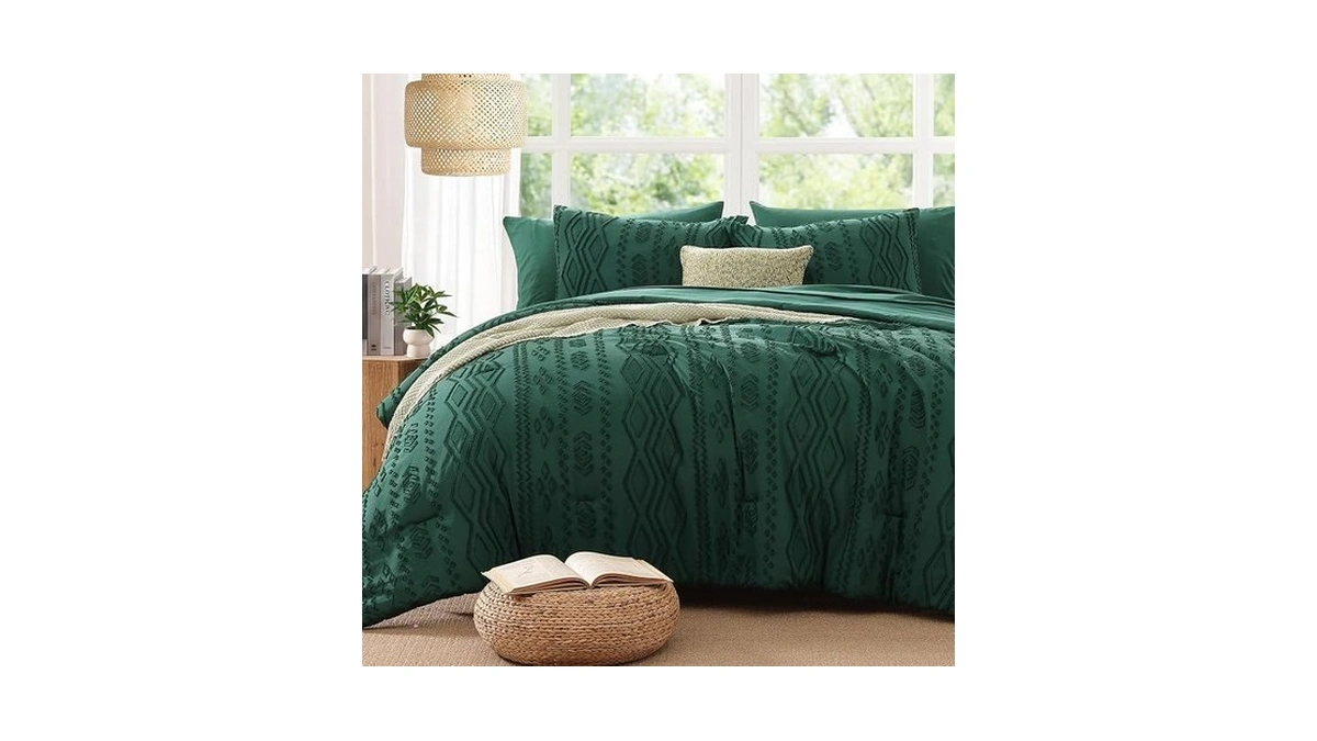 Amberspace Full Size Comforter Set Emerald Green, Tufted Boho Bedding