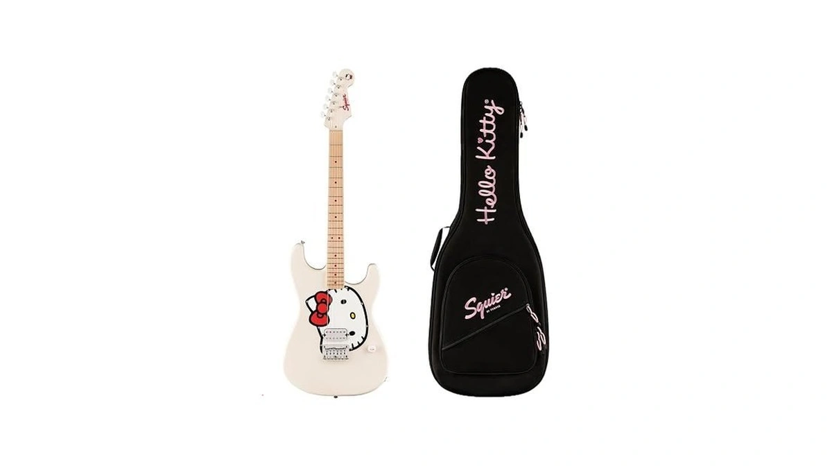Fender X Hello Kitty Stratocaster Electric Guitar And Deluxe Hello