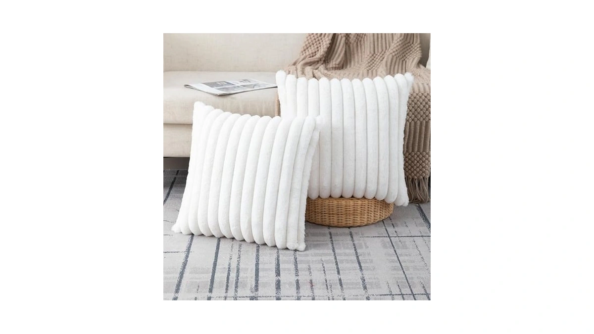 Zlina Set Of 2 Cream White Faux Fur Decorative Throw
