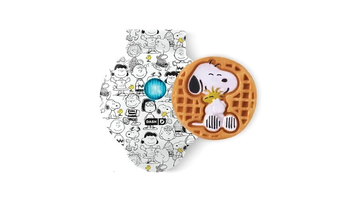 Peanuts X Dash Mini Waffle Maker