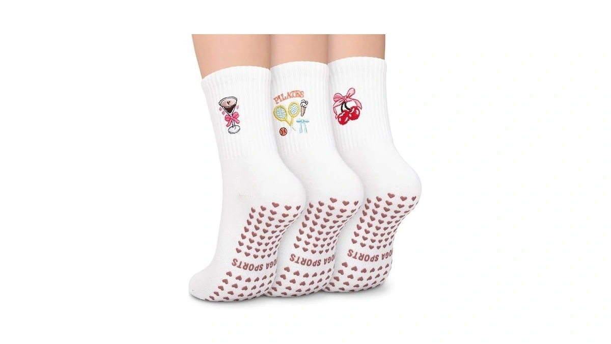 Blongw Pilates Socks For Women, Cute Non-slip Grip Crew Socks