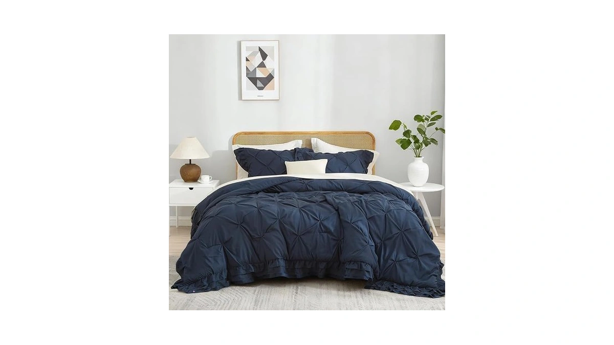 Reyos Full Size Bedding Set (1 Comforter + 2 Pillowcases)