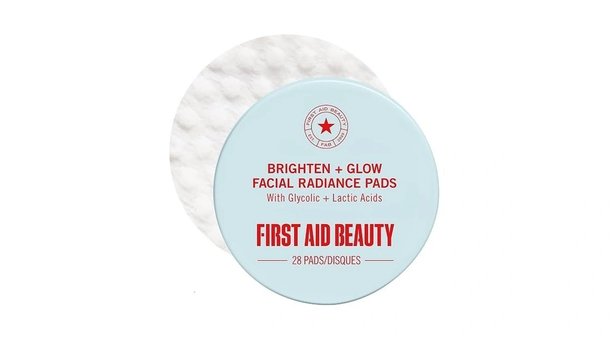 First Aid Beauty Brighten & Glow Facial Radiance Pads, With