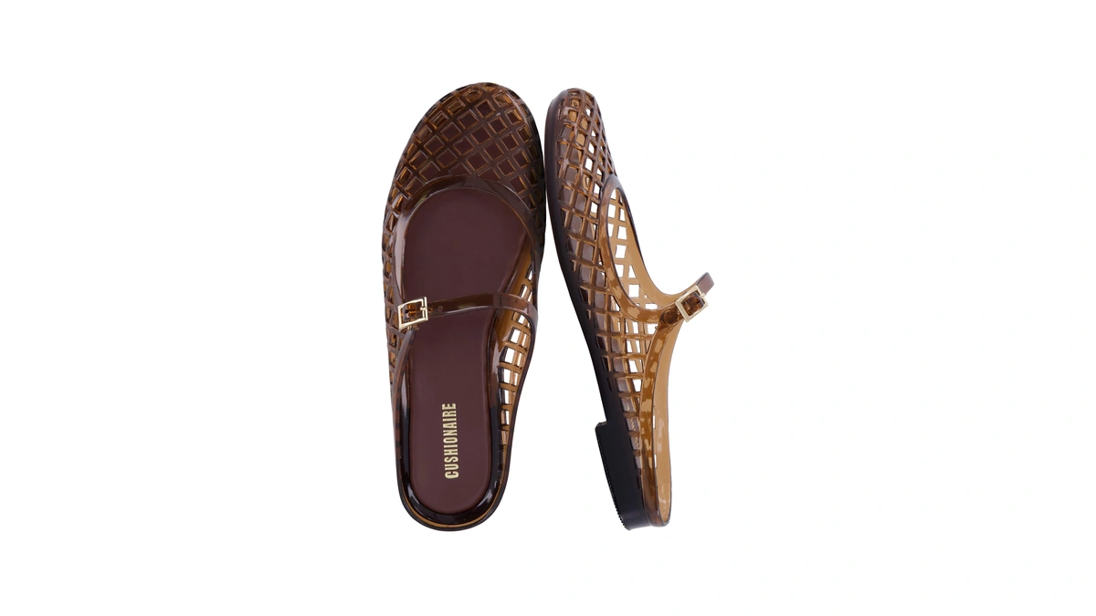 Cushionaire Java Casual Womens Jelly Flats With Adjustable Strap, Closed