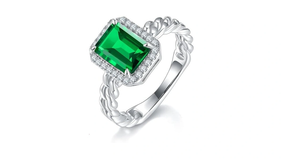 The Sparkle Sign 925 Sterling Silver Ring, 6-carat Emerald Birthstone