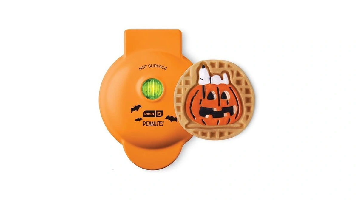 Peanuts X Dash Snoopy Jack-o-lantern Mini Waffle Maker