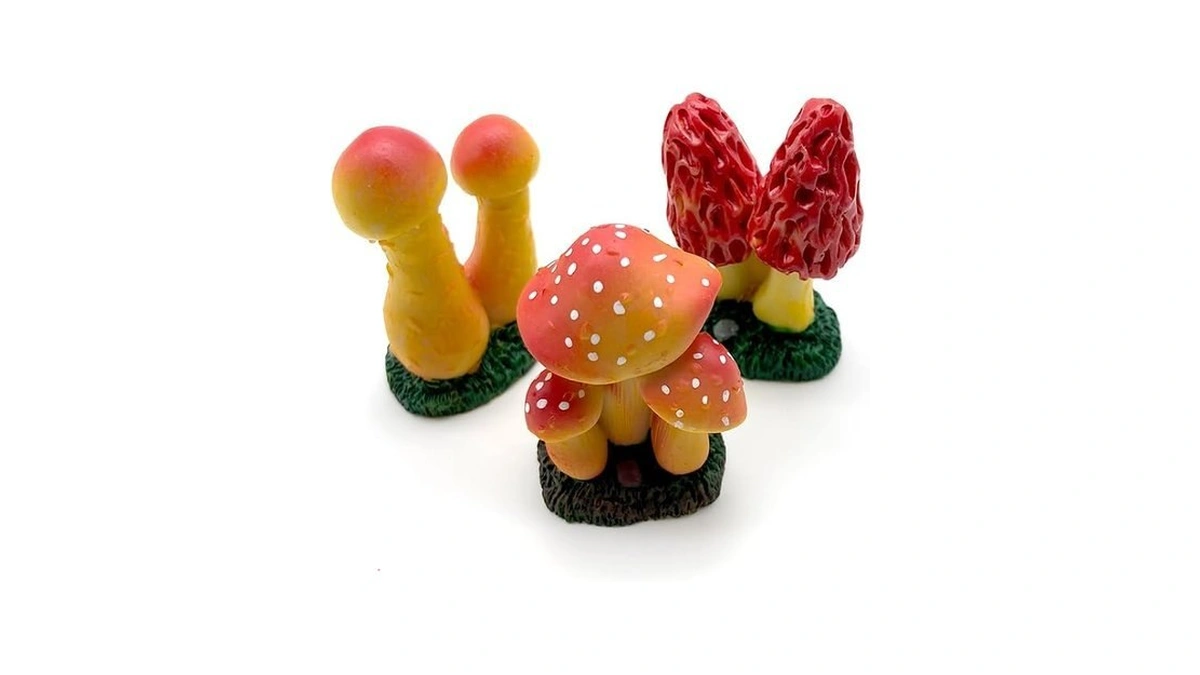 Aliotech 3pcs Mini Mushroom Figurines Lawn Garden Cute Micro Decoration