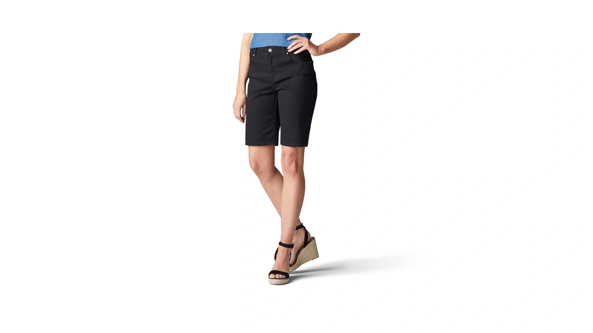 Lee Women's Relaxed Fit Bermuda Short, Black, 6